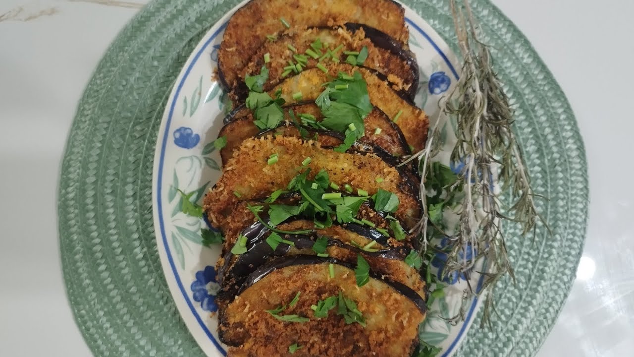 Bisteca de berinjela empanada com queijo parmesão: