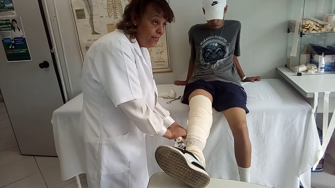Enfaixamento Jones ou enfaixamento compressivo no joelho