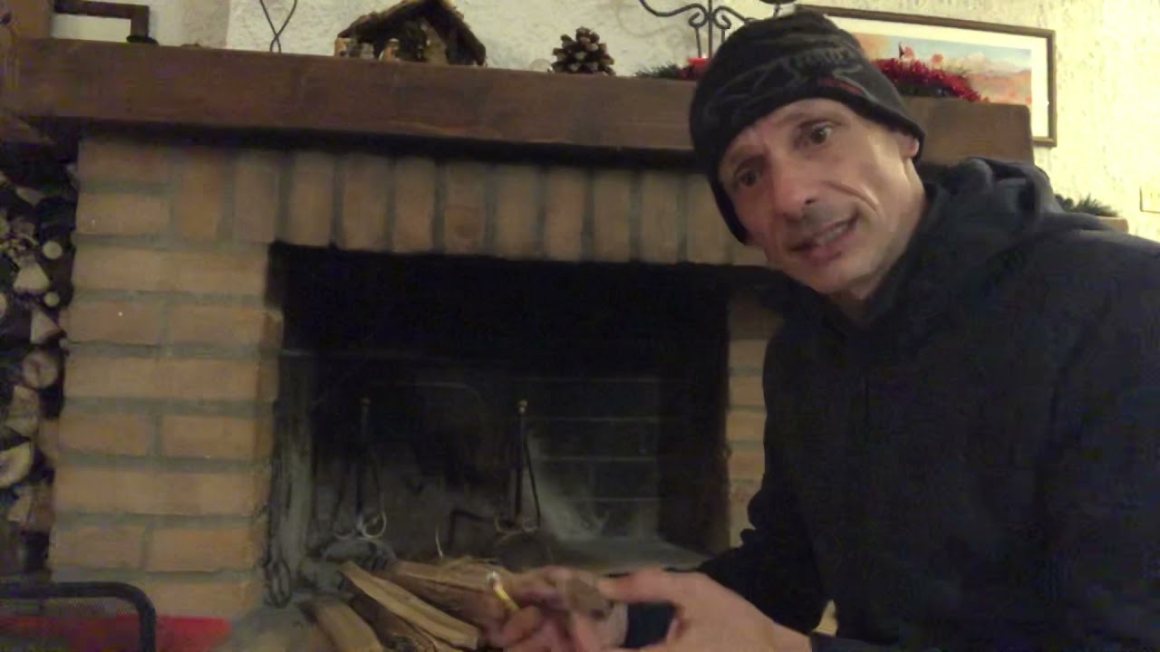 Accendere il camino in modo facile senza fare danni.