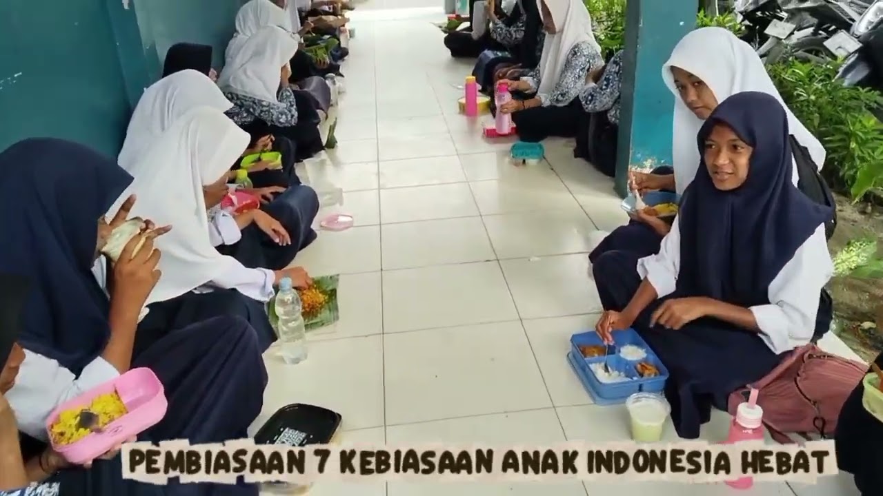 Video Praktek Kerja Lapangan angakatan XXIX  pada sekolah SMP NEGERI 10 SIGI