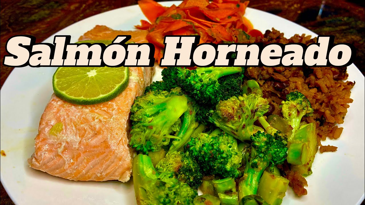 🇲🇽🇸🇻Delicioso salmón horneado con rica ensalada de zanahoria ￼.