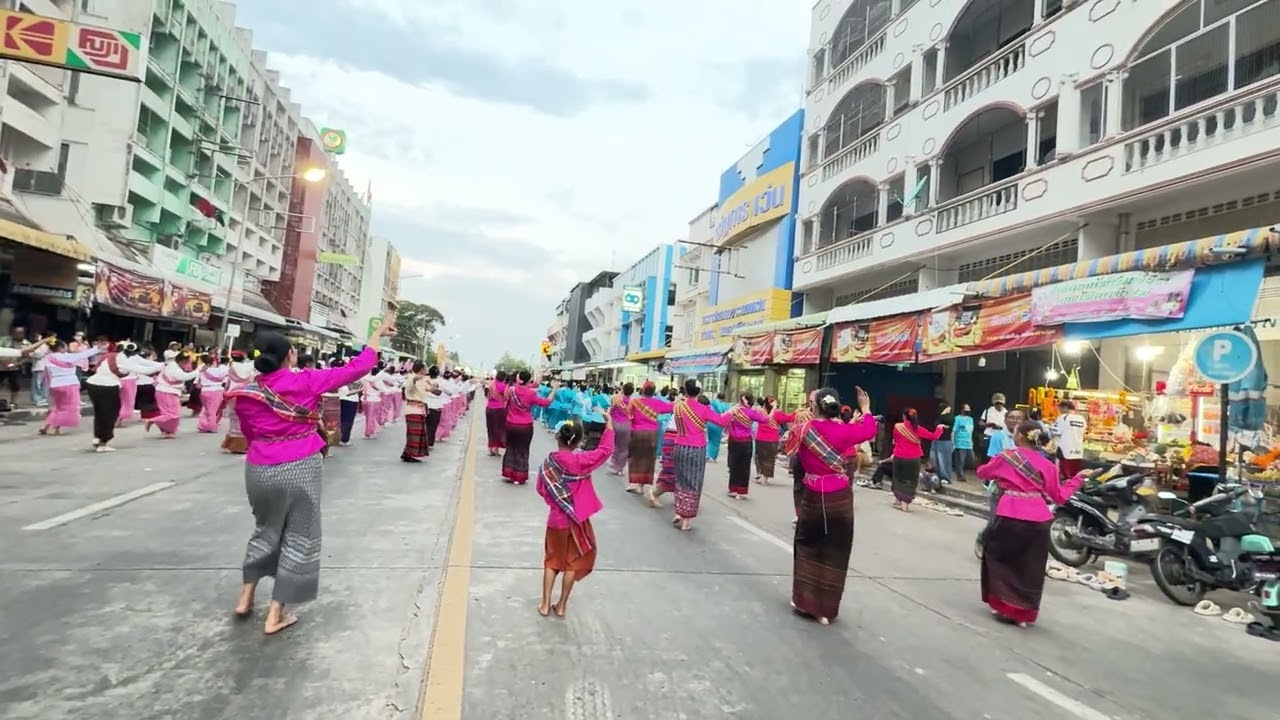 รำบวงสรวงถวายเจ้าพ่อพญาแล