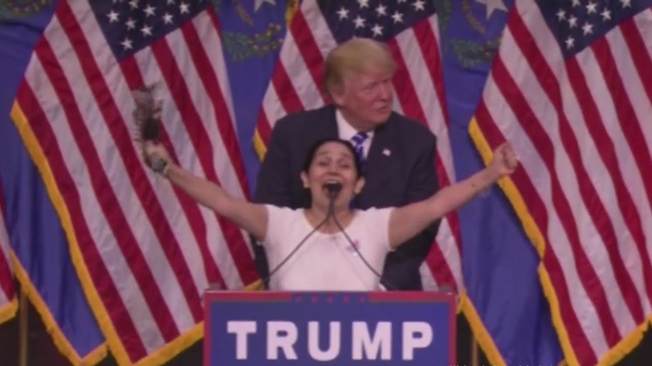 Trump llama al escenario a una seguidora latina