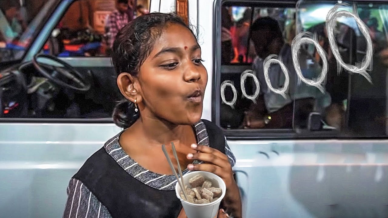 Girls Having Fun With Nitrogen Smoke Biscuits | लड़िकी और दुवा के साथ मस्त मस्त  | Street Food