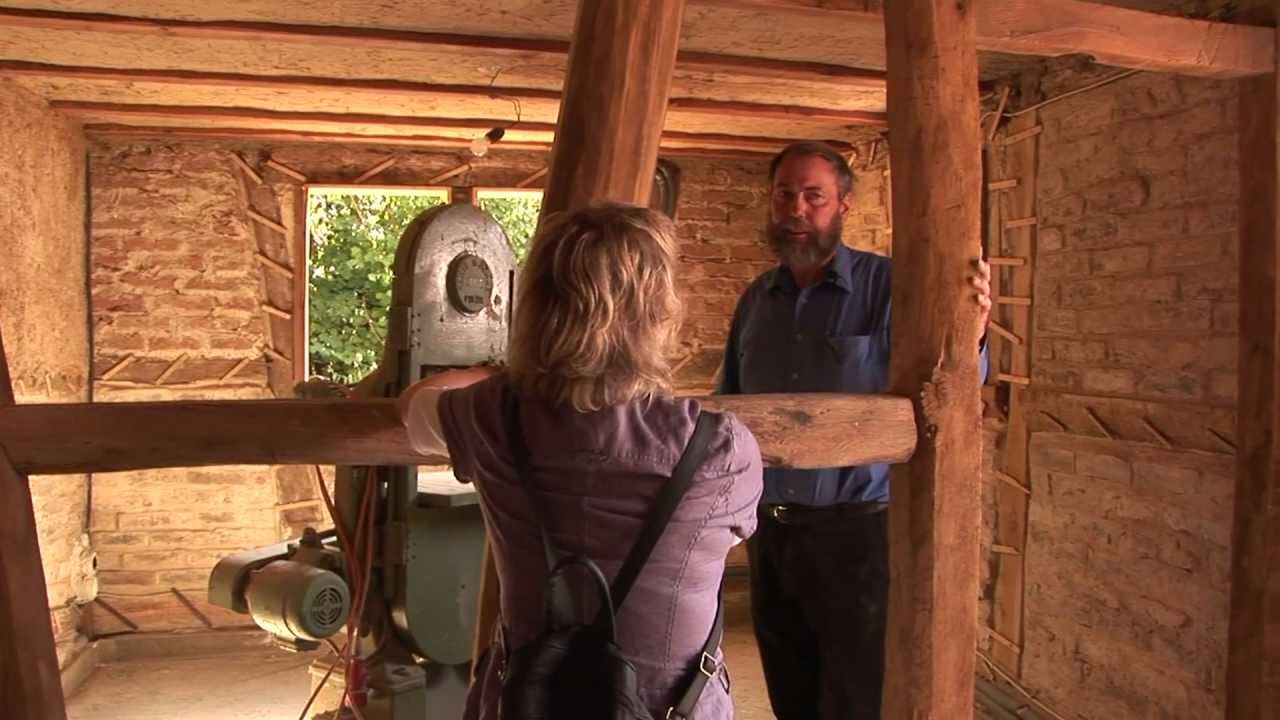 Ein altes Fachwerkhaus erwacht zu neuem Leben.