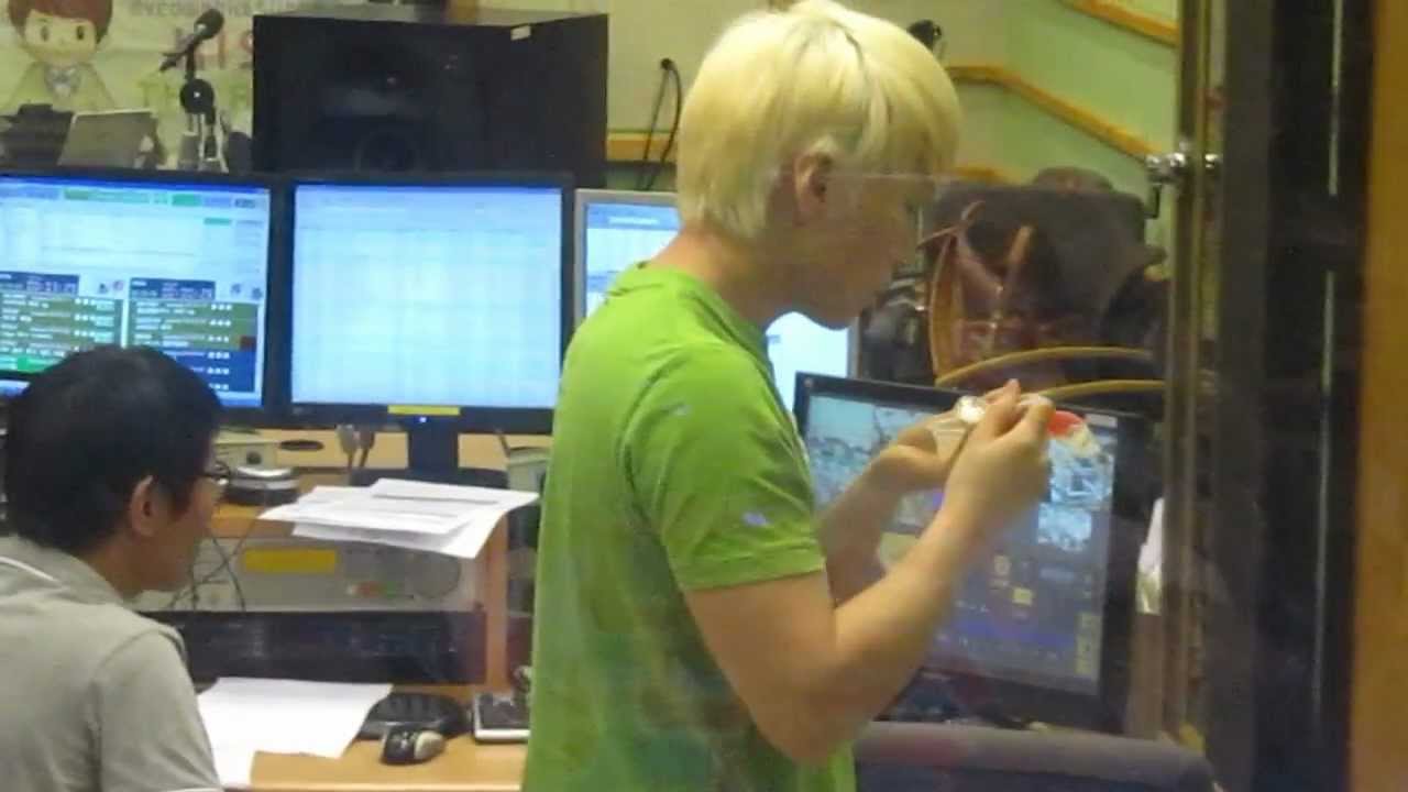 120626 Sukira KTR - Sungmin eating and dancing!