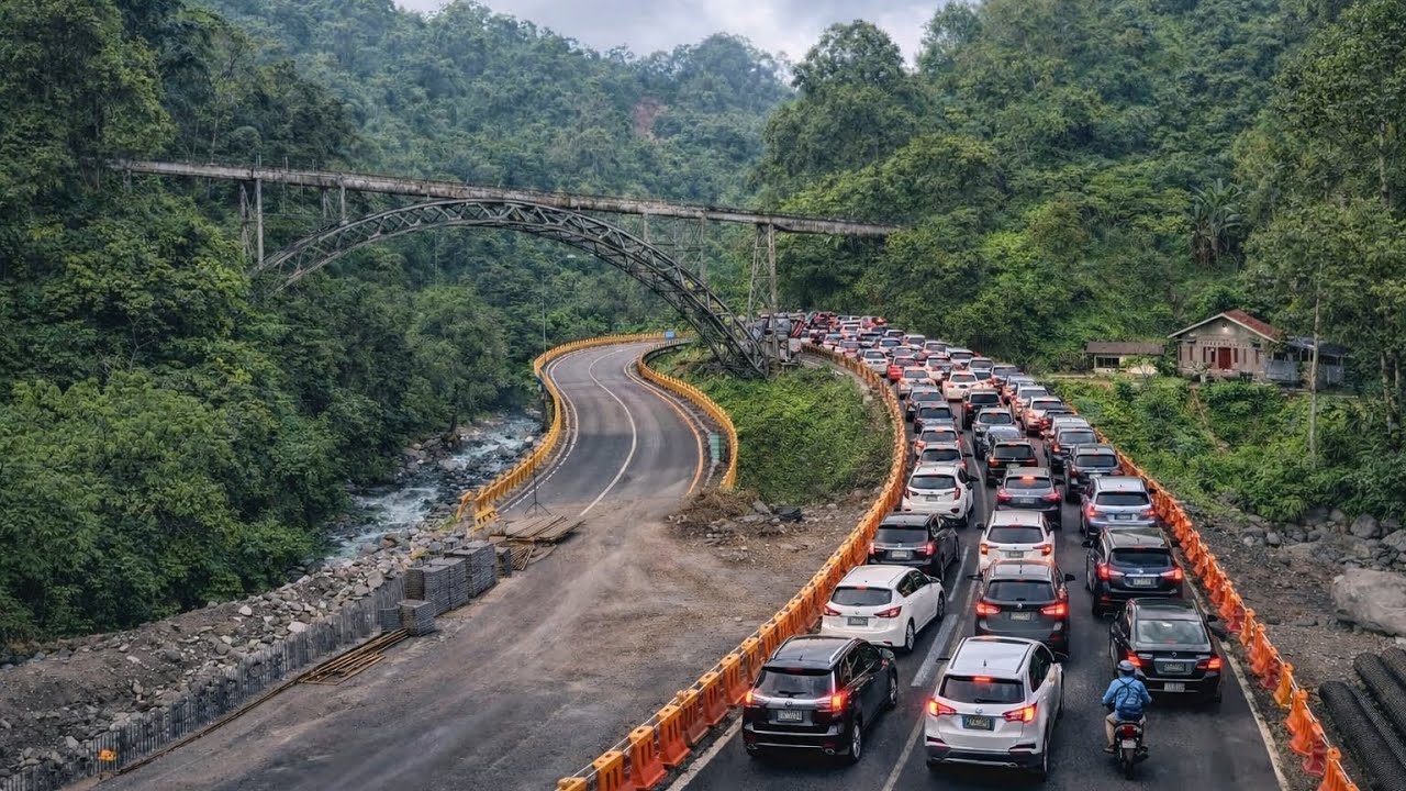 KEMACETAN LUAR BIASA DI LEMBAH ANAI PAGI,L300 MUATAN KELAPA MUDA RUSAK DI JEMBATAN SILAING KARIANG