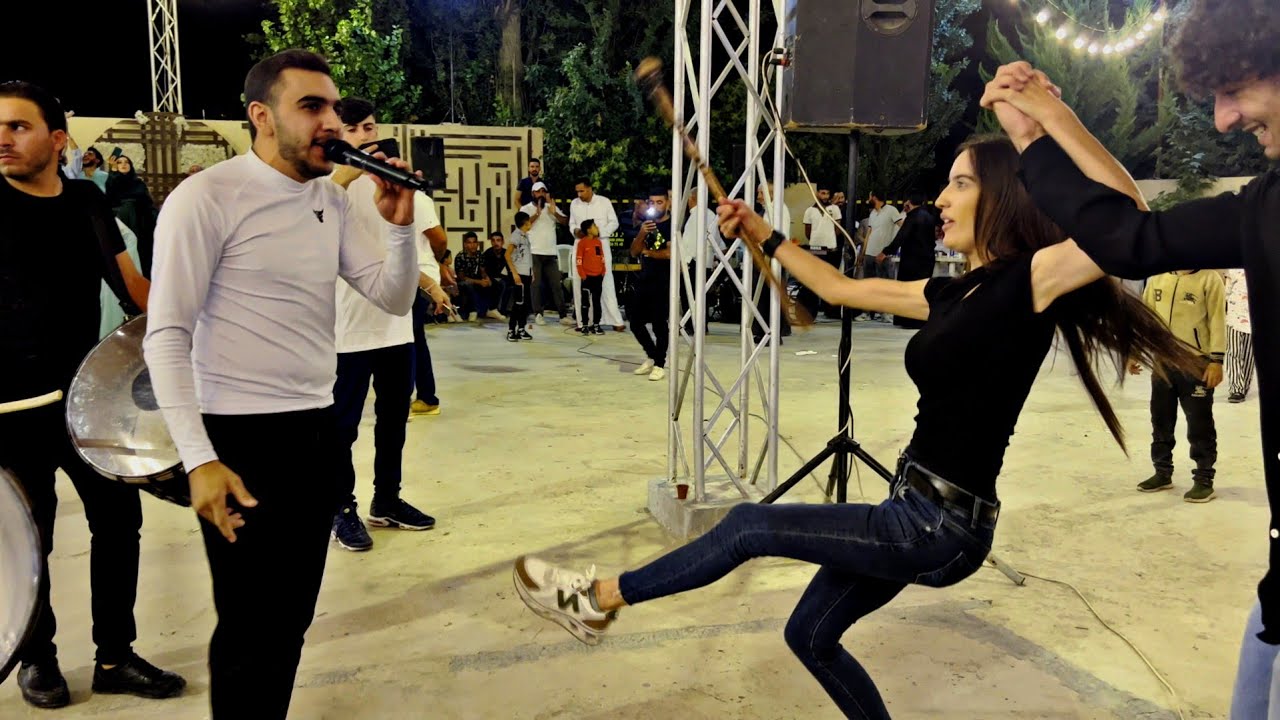 ابن العشرين(20)ينافس البنت اللبنانية بل دبكة واكثر من الفين ٢٠٠٠ شخص موجود بل عرسlebanon dabke dance