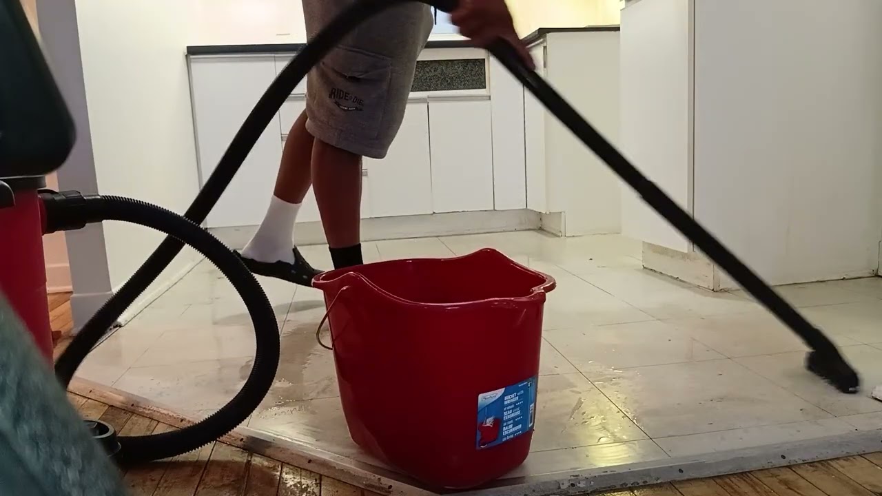 Floor deep cleaning 
