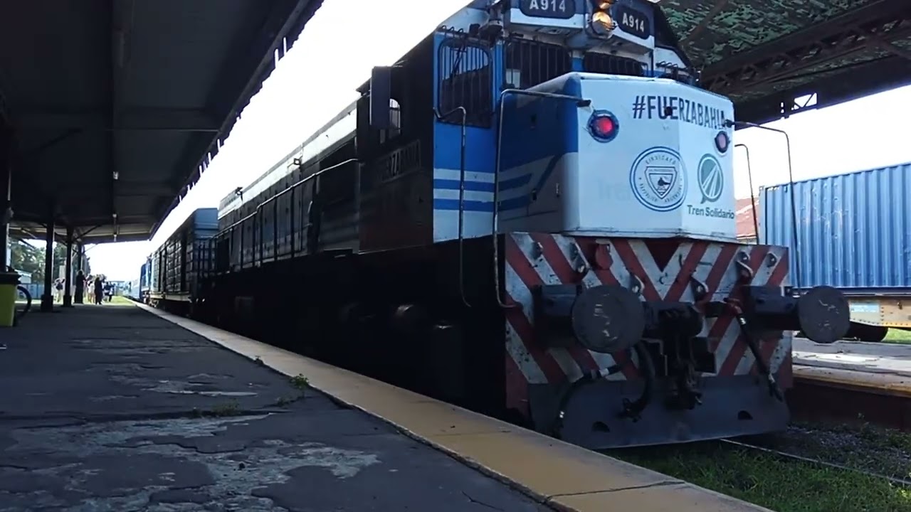 Tren solidario A Bahía Blanca Ingresando a la estación Azul