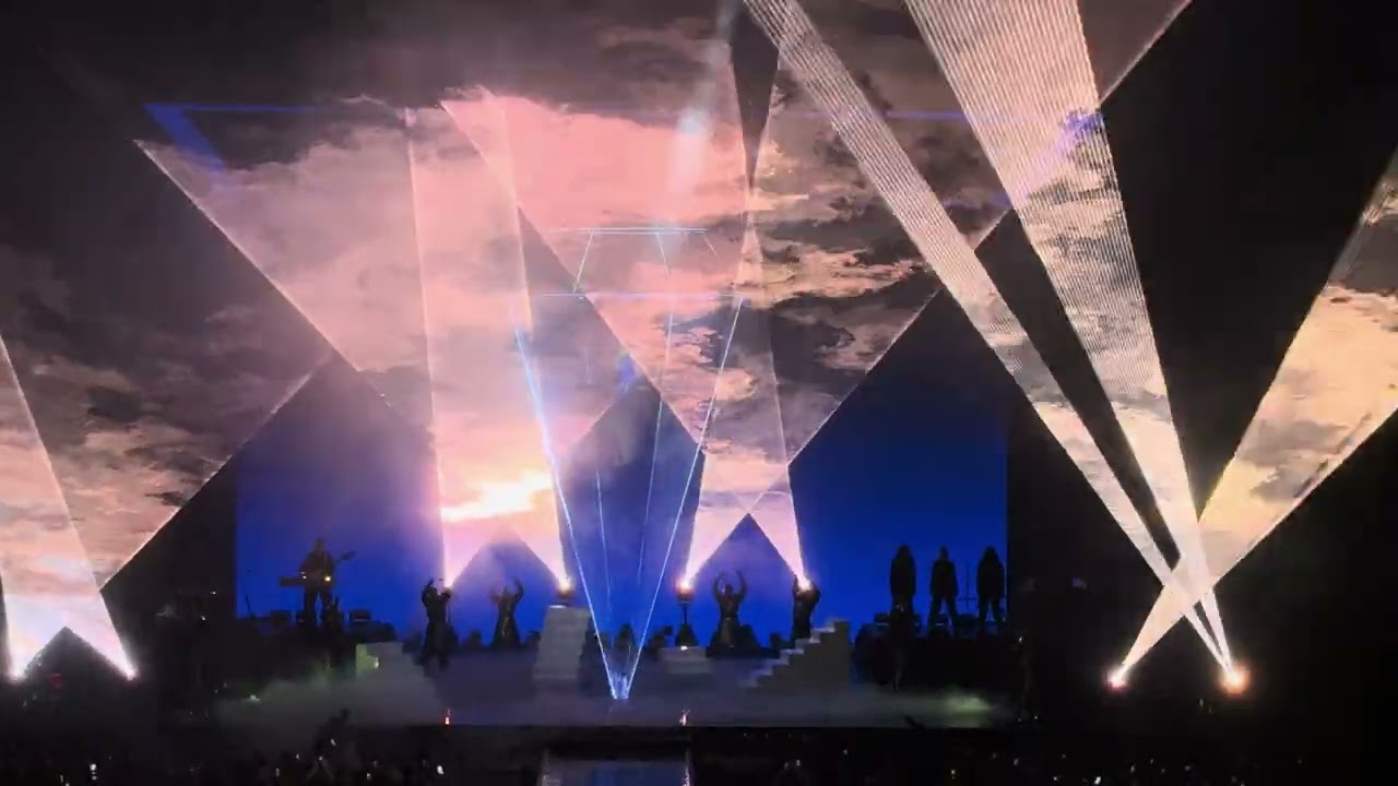 Kylie Minogue - &ldquo;Lights, Camera, Action&rdquo; live