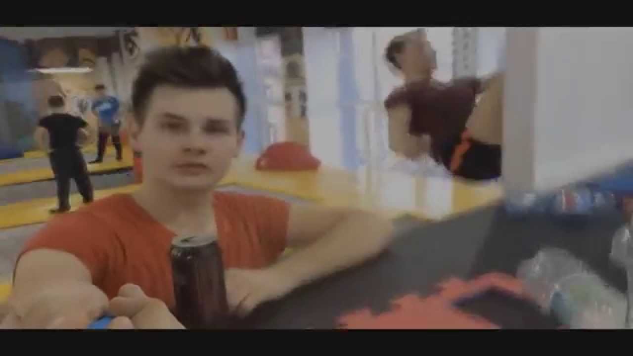 YOUNG FRESH BOYS&trade; x JUMP OUT (СТАРАЯ ДИСТАНЦИЯ)