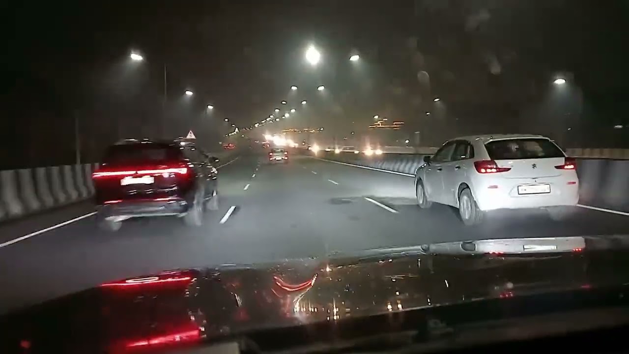 Agra jaate jaate hue barish 😑