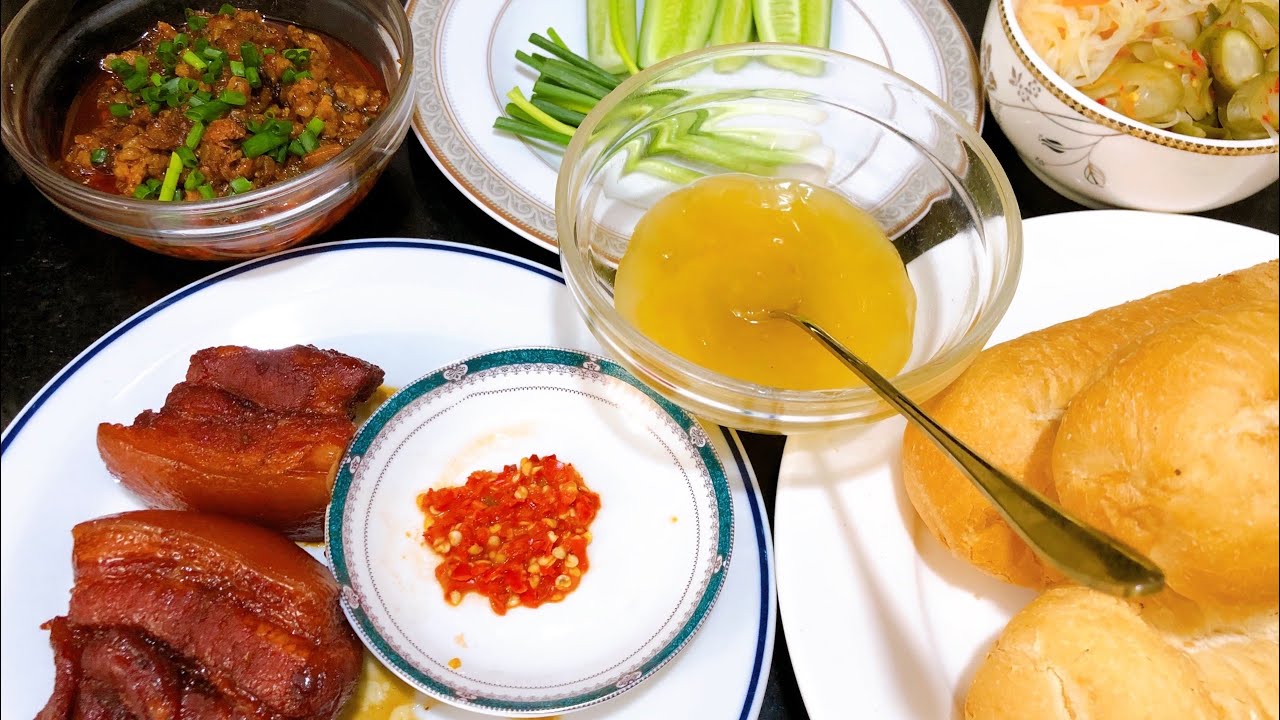 Making pork bread for my husband វិធីធ្វើនំបុ័ងសាច់ឆ្ងាញ់