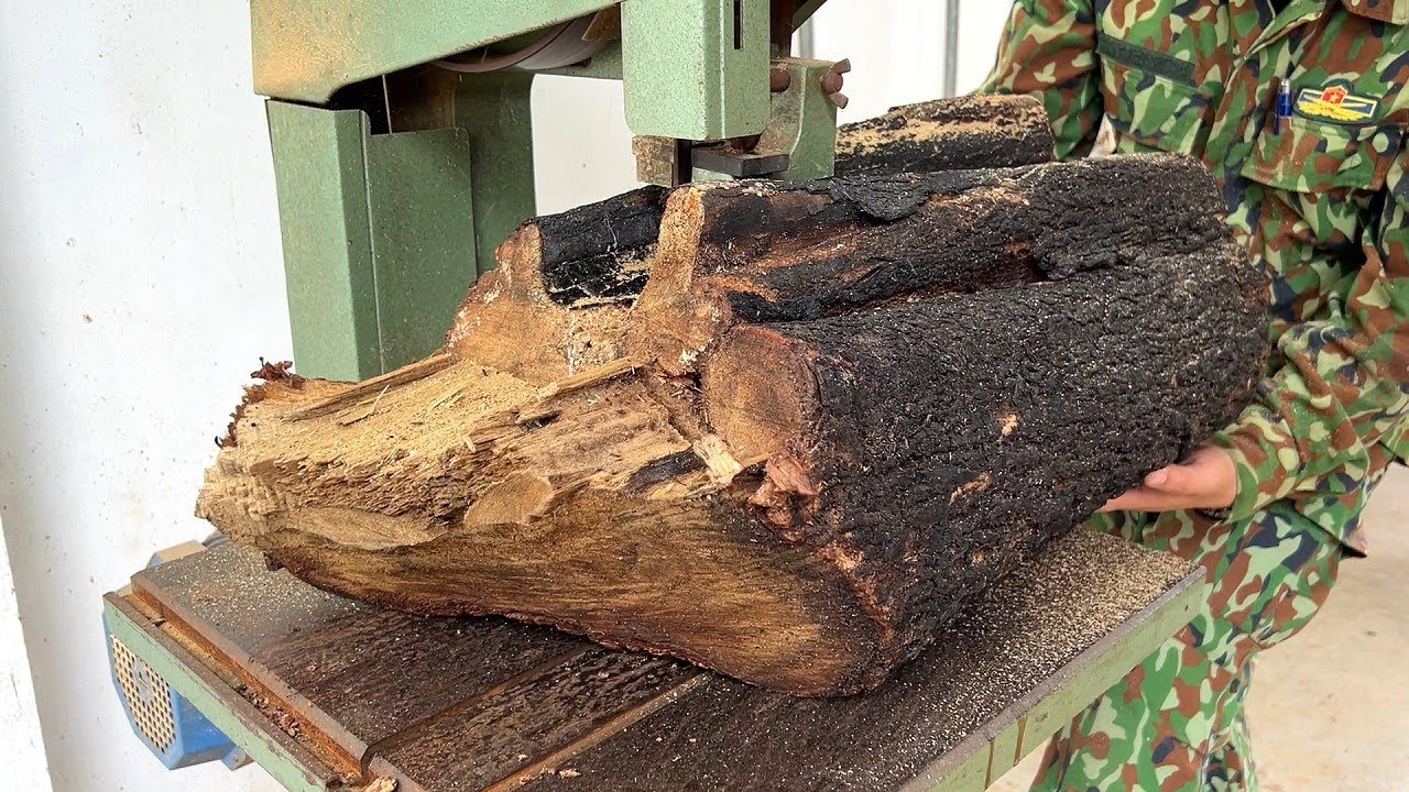 Amazing Skills Of Young Carpenter With Burnt Tree Trunk - The Most Amazing And Unique Table Project