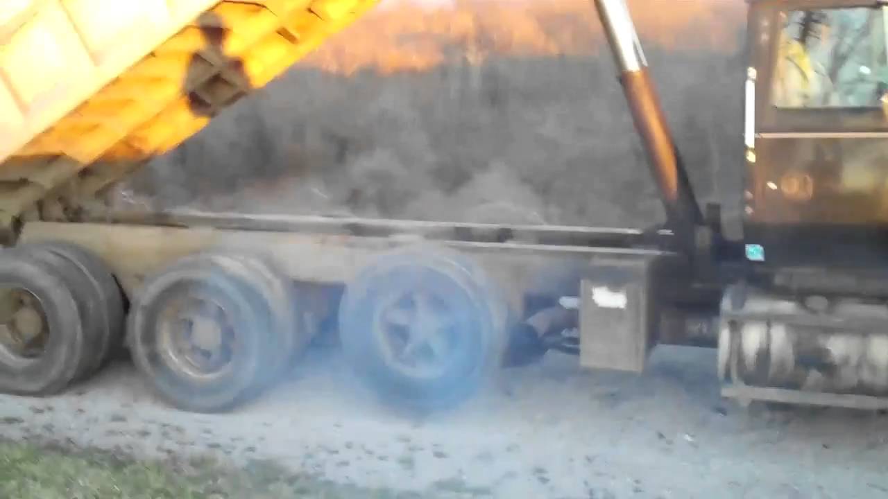 Ford  9000 Dump Truck Start and Warm Up. Smoke!!