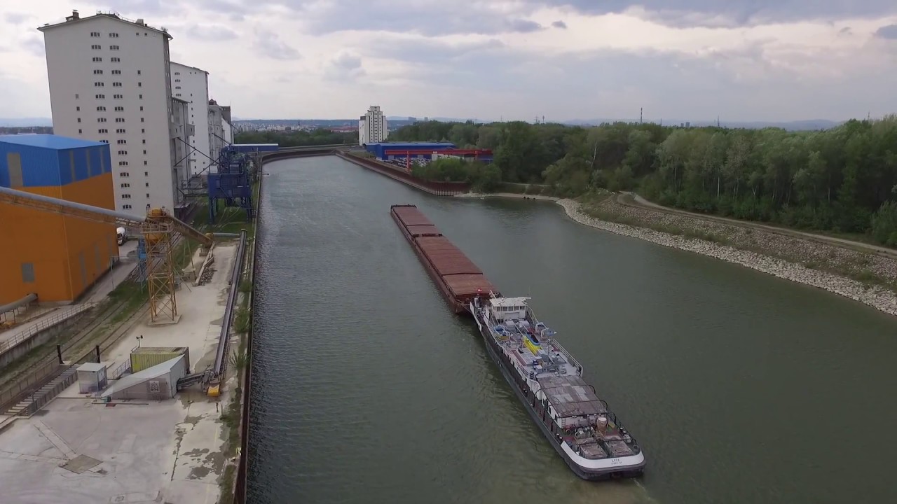 Drohnenflug beim Hafen Albern in Wien