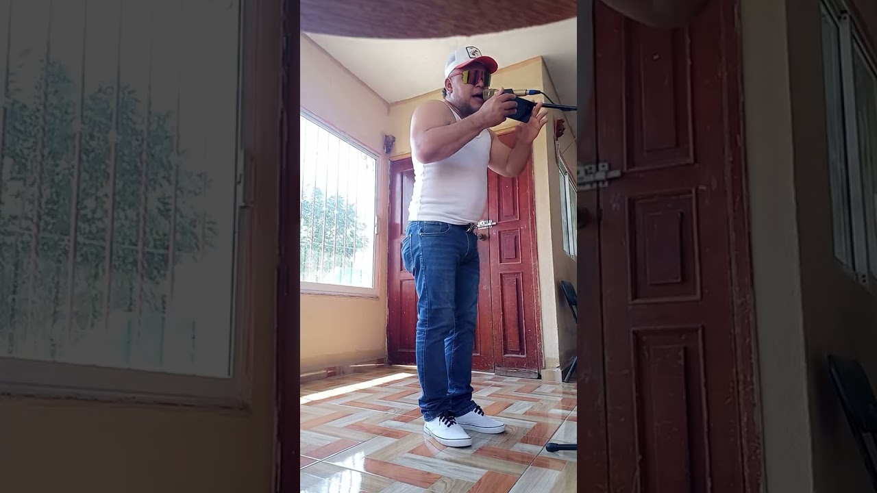 Romel lopez ensayando Devórame otra vez