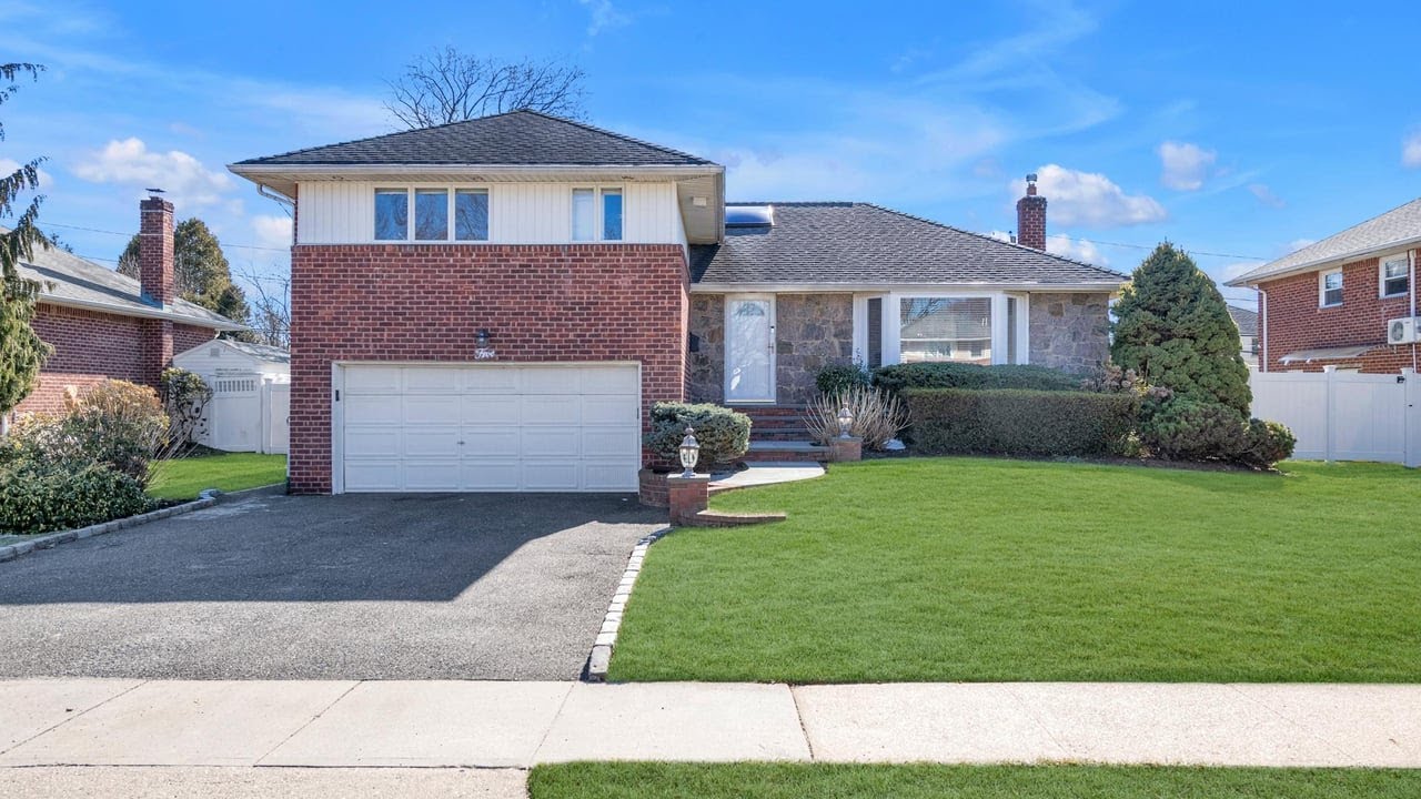 5 Hillvale Rd, Syosset, NY