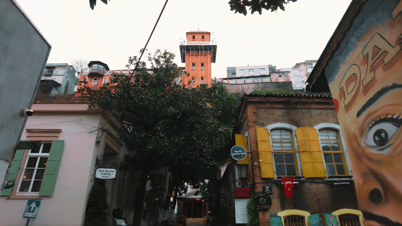 Rainy Walk to the Historical Asansör | Dario Moreno Street, Izmir | 4K | No Talking