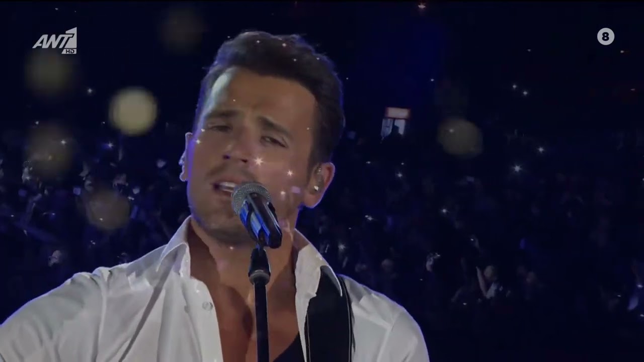 Nikos Vertis - An eisai ena asteri LIVE and Lyrics