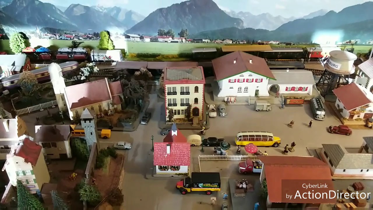 Triebwagen VT 137 HO. Motor car VT 137 of Deutsche Reichsbahn. A G&uuml;tzold model.