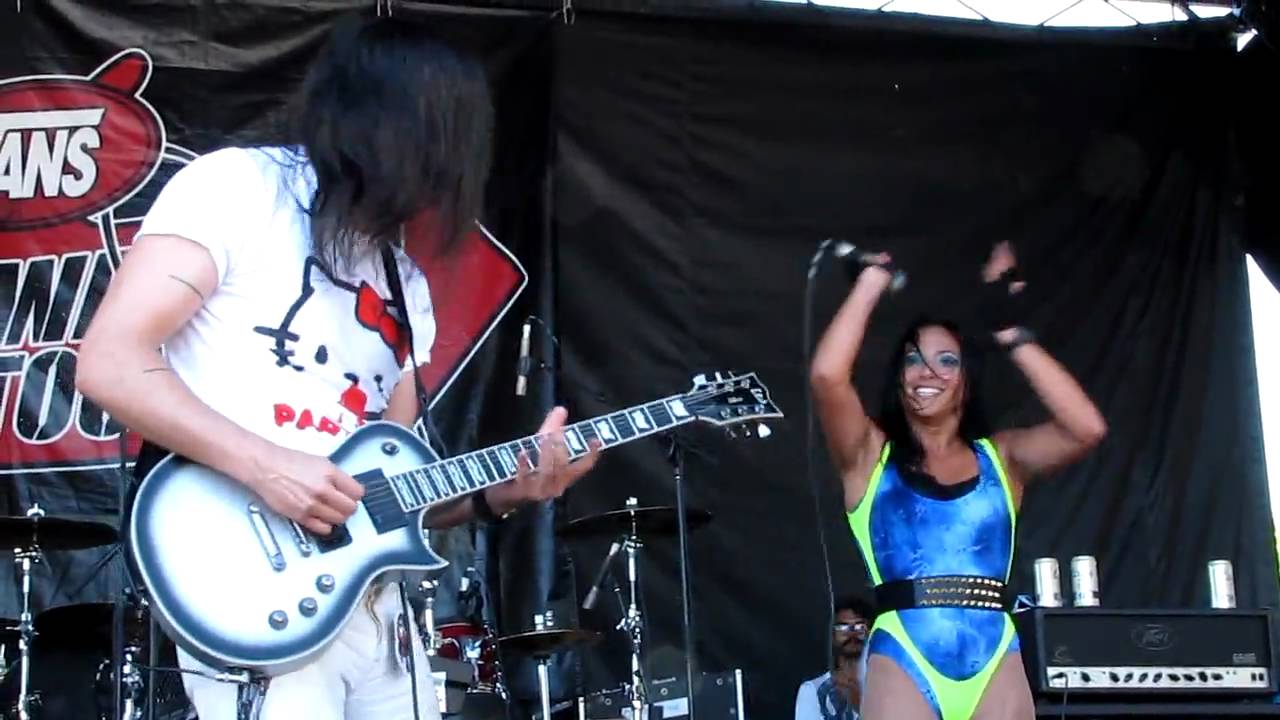 Andrew W.K. - She Is Beautiful [Van's Warped Tour (Oregon) 2010]