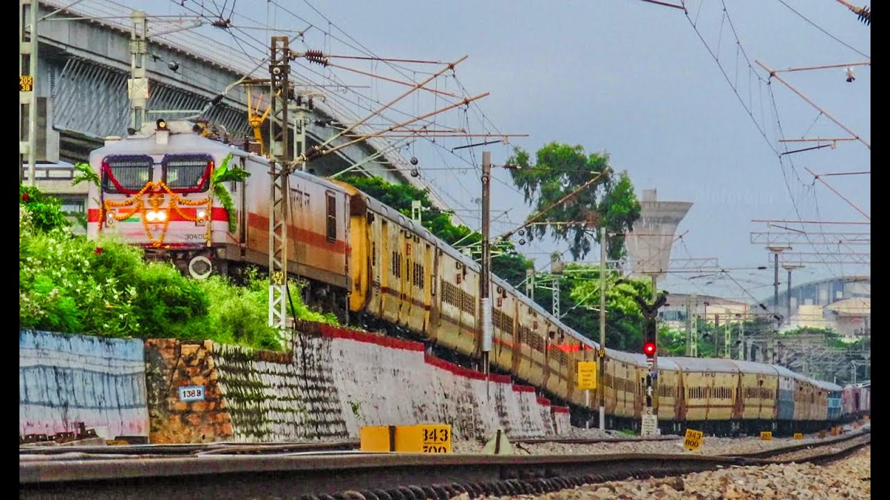 FIRST TIME Electric Loco climbs a Ramp with Bengaluru - Ernakulam Intercity Expres | Indian Railways