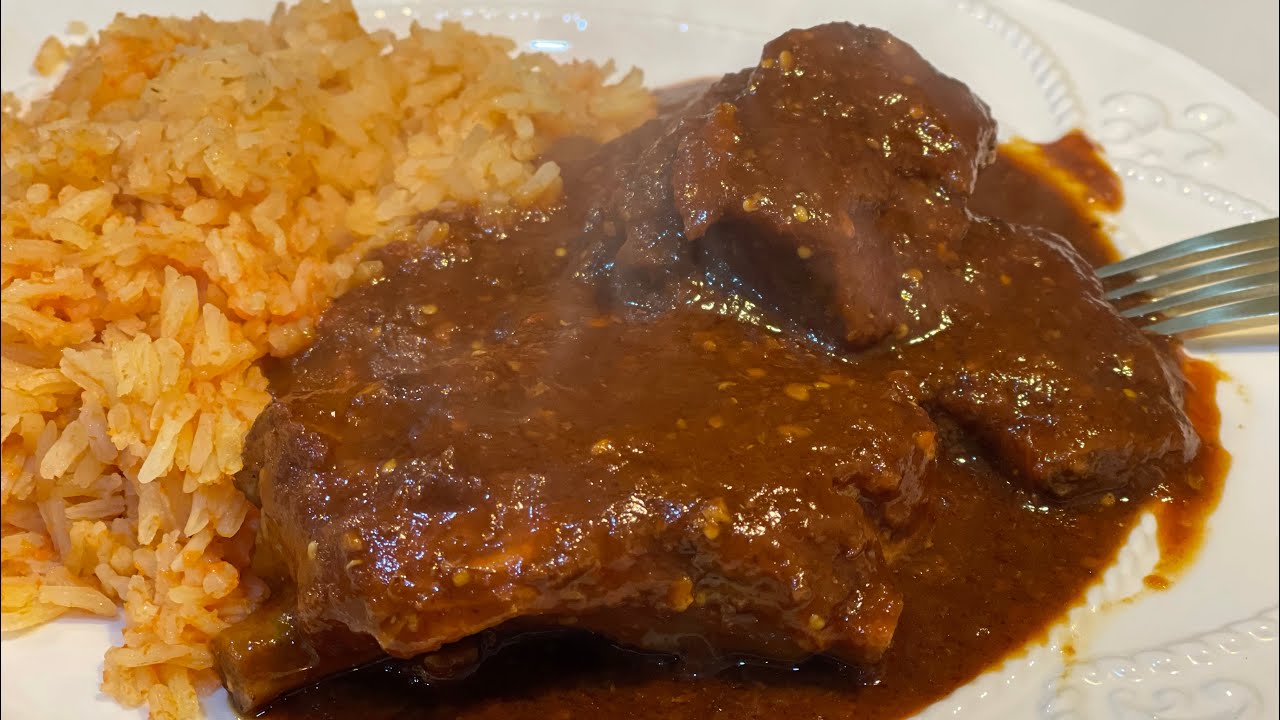 Costillas de puerco en Salsa de Chipotle O Salsa de Chile Seco