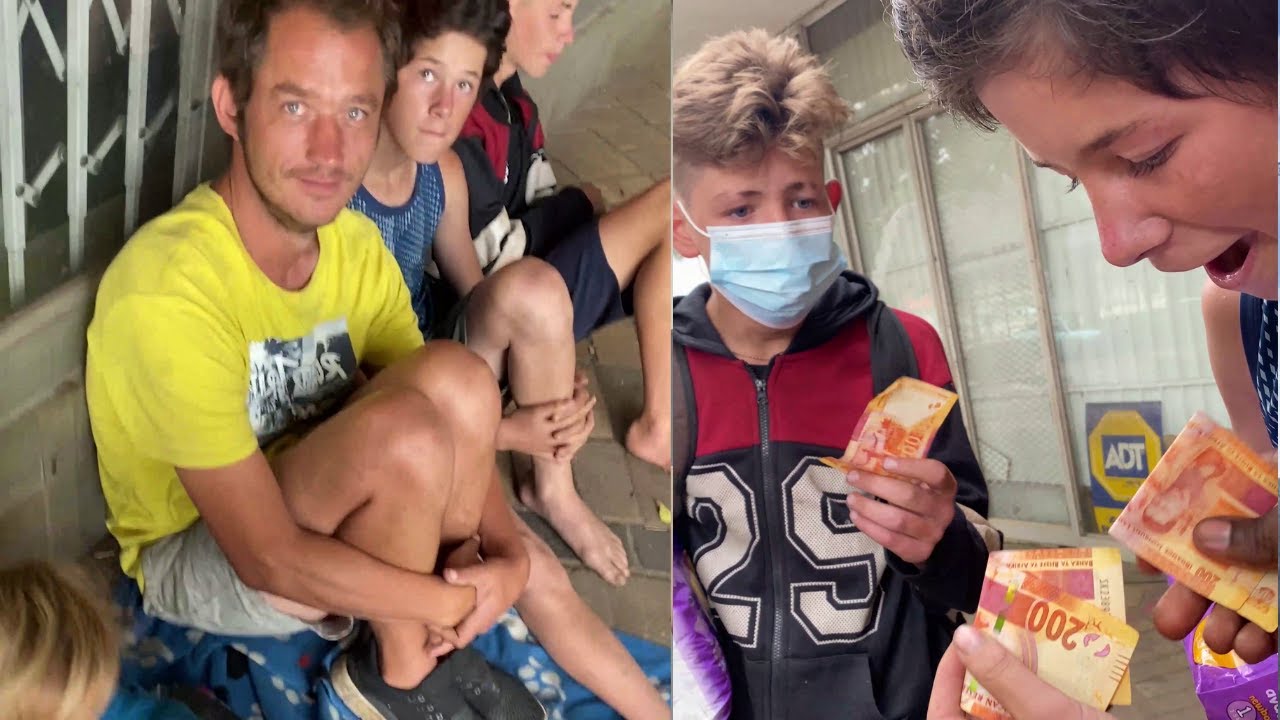 Увидев, как отец и дети ждут еды, он купил им все необходимое.