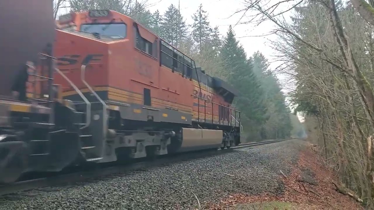 SD70ace and H2 leaders, H2 duo, and many horn salutes on the Stampede Sub!