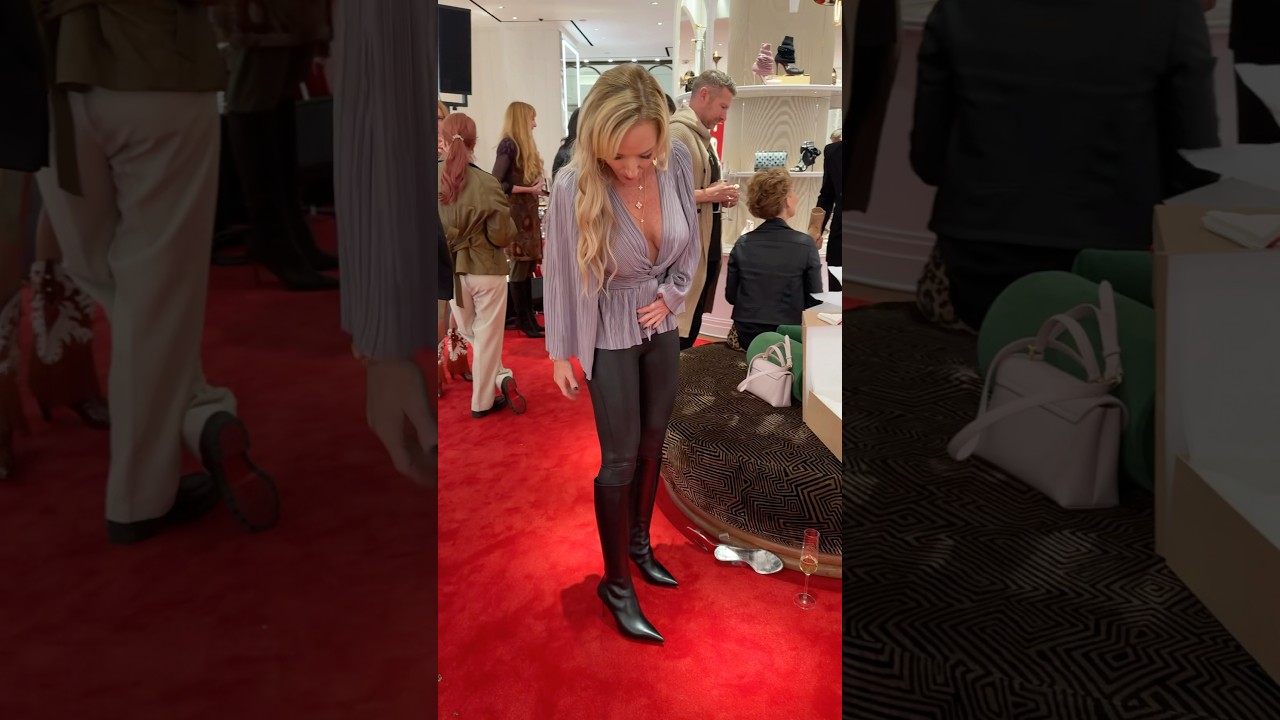 Примерьте сапоги Louboutin… Высокие или низкие???
