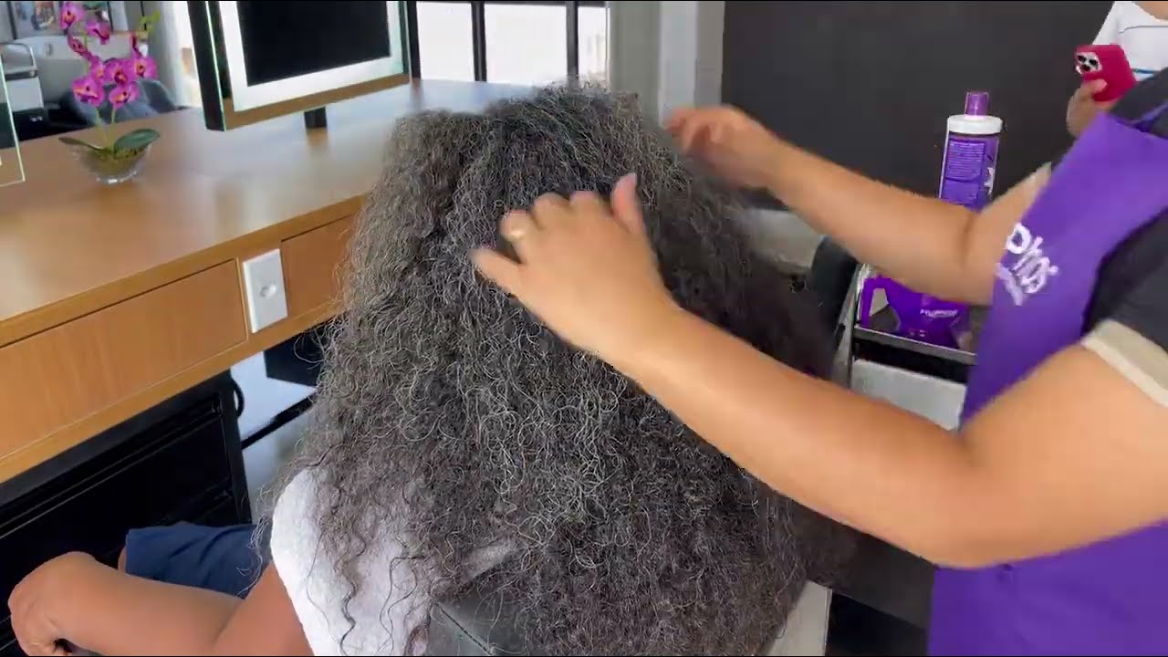 PROGRESSIVA SEM FORMOL EM UM CABELO MUITO CACHEADO - COMO ALISAR UM CABELO MUITO CACHEADO E GROSSO