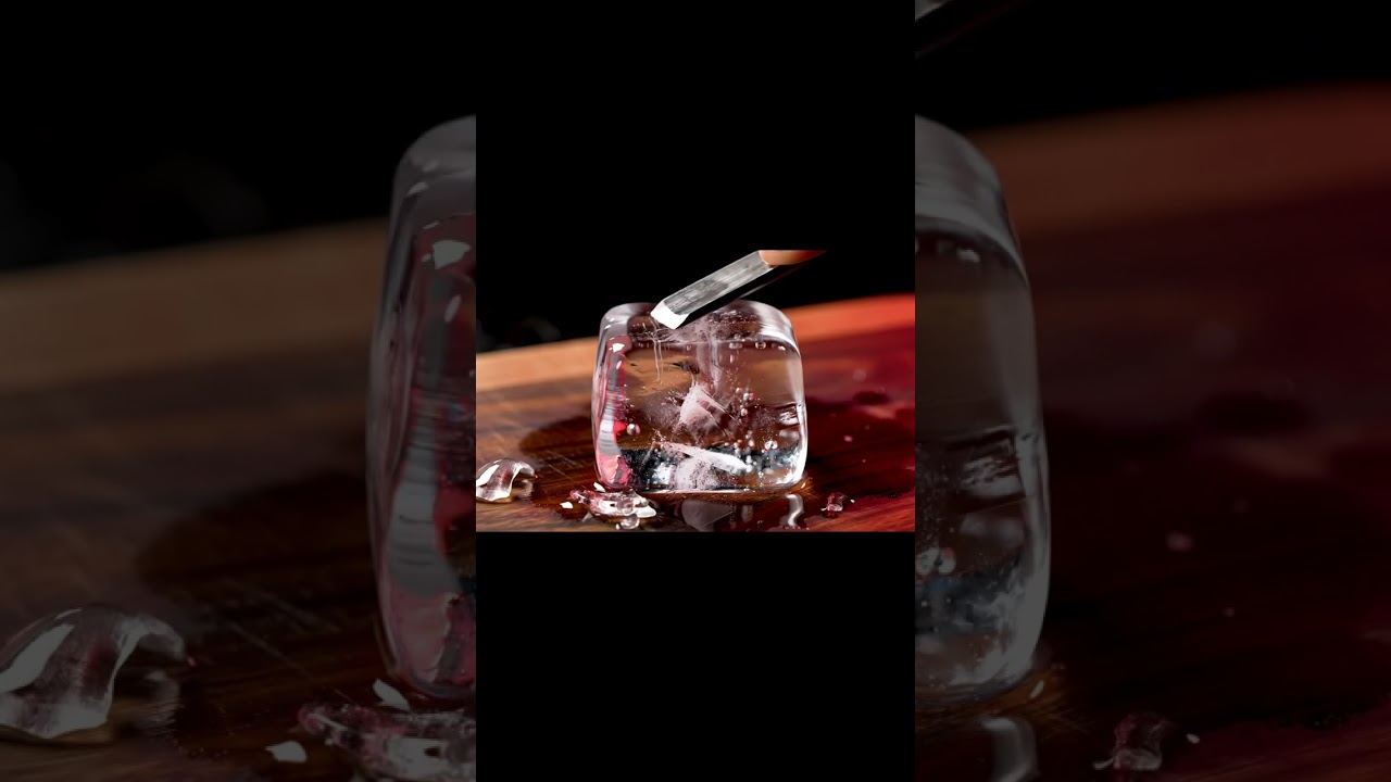 無色透明な氷を彫刻刀で削る Carving Crystal Clear Ice with a Chisel Knife #ice #chisels #asmr #shorts #ai