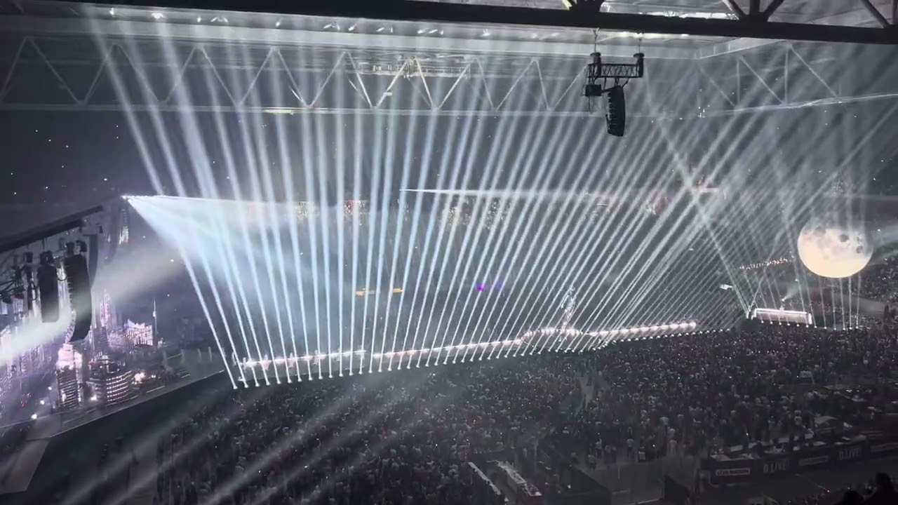 The Weeknd - Blinding Lights Live Dusseldorf
