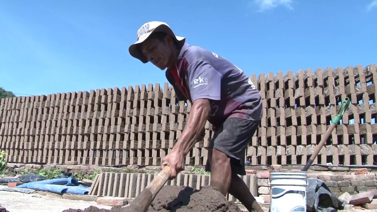 Fabricación artesanal de ladrillo y teja