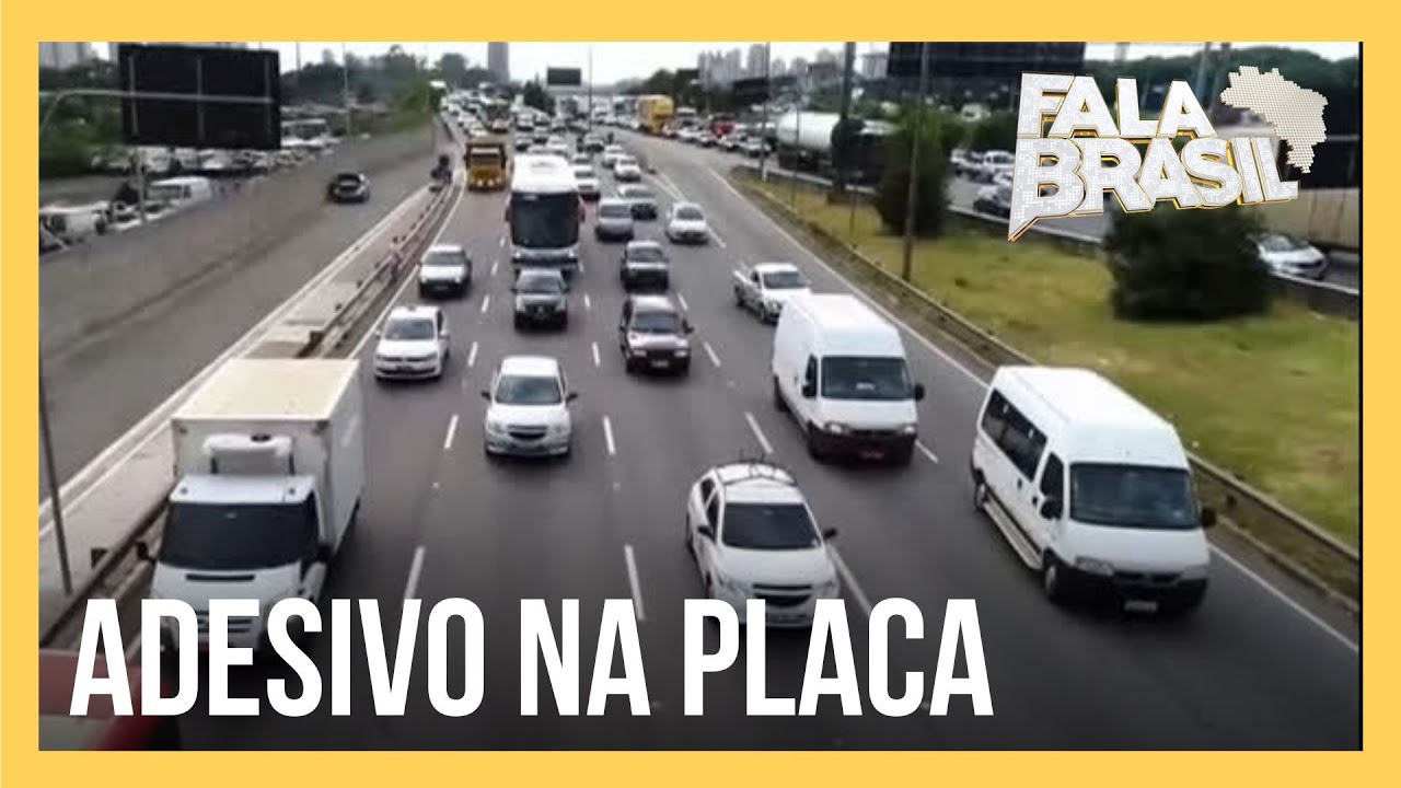 Motoristas usam adesivo para impedir leitura da placa por radares em SP