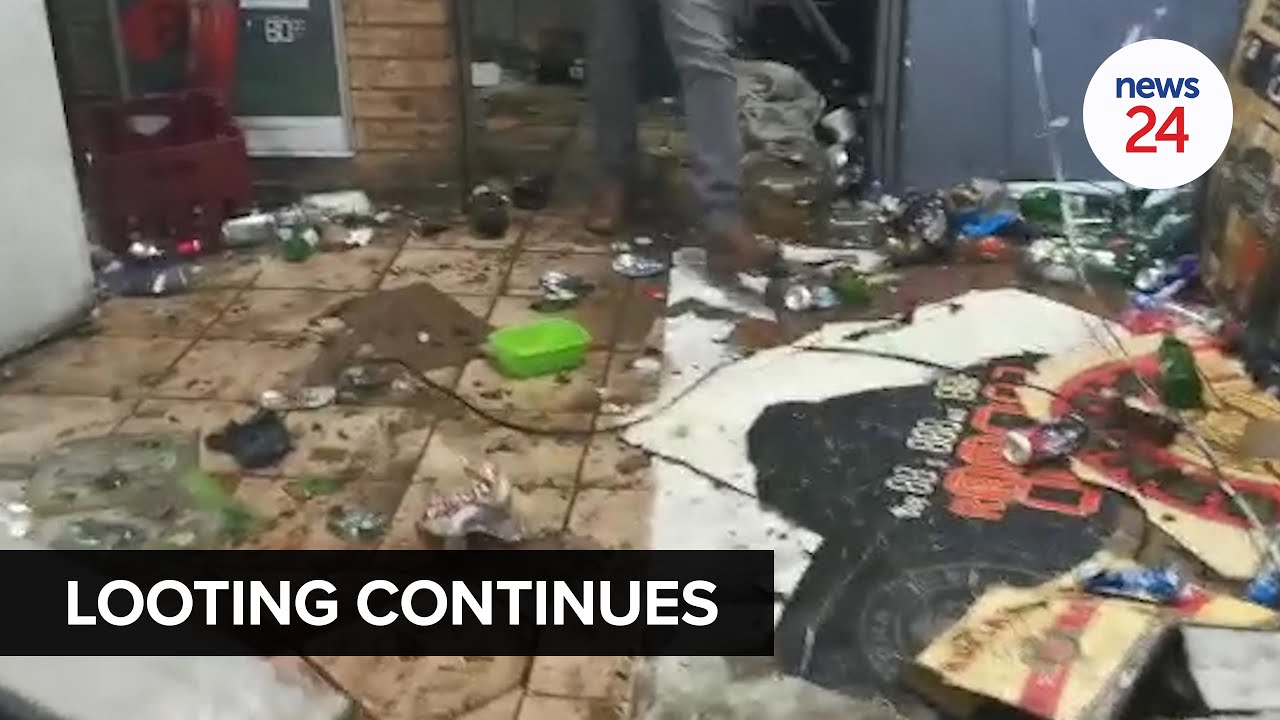 WATCH | #ZumaUnrest: Skirmishes between police and rioters continue in Joburg CBD