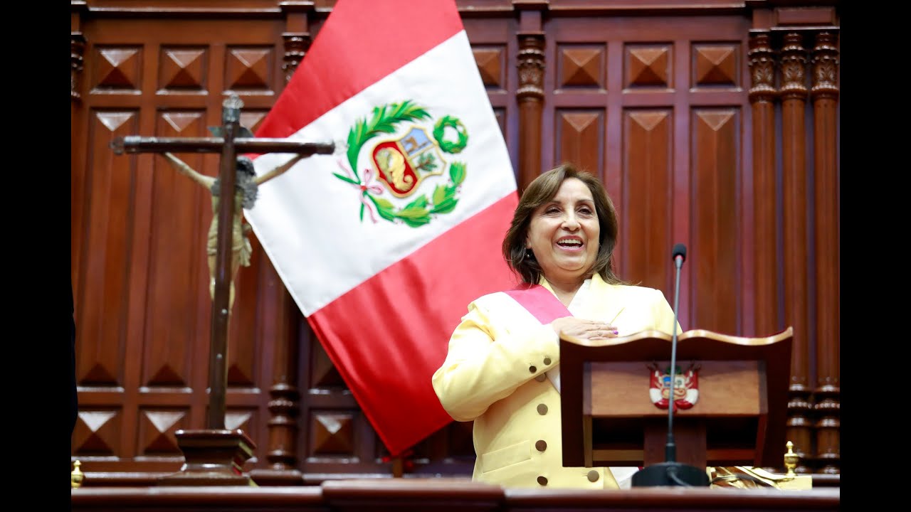 Vicepresidenta Dina Boluarte jura como presidenta de la República del Perú
