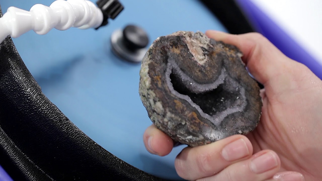Hi-Tech Diamond Slant Cabber - Polishing a geode