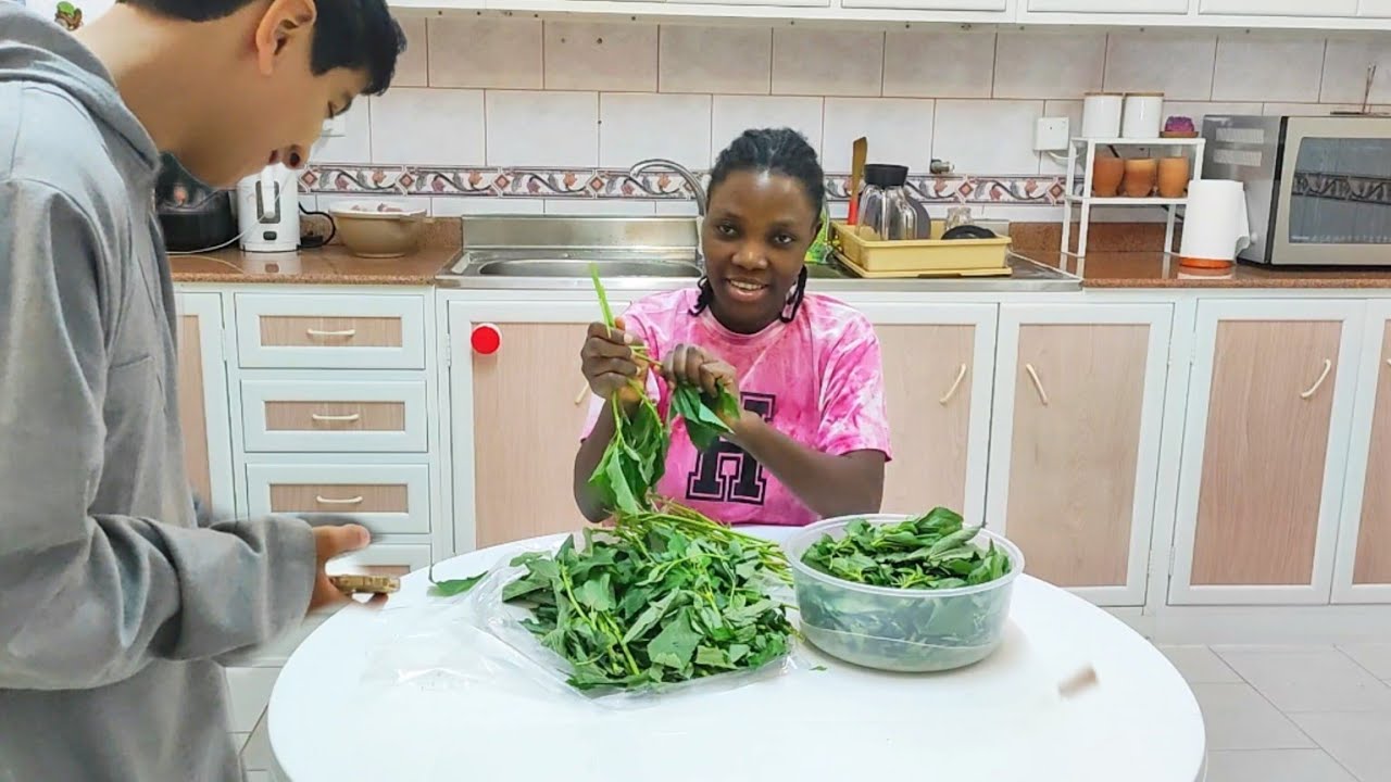 A DAY IN MY LIFE AS A DOMESTIC WORKER IN SAUDI| MAKING LUNCH FOR MY BOSSES #molokhia