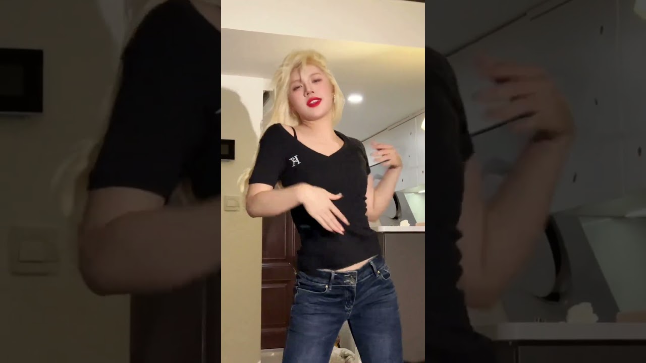 听说这是秀马甲线舞？？ #金发 #辣妹 #感觉至上