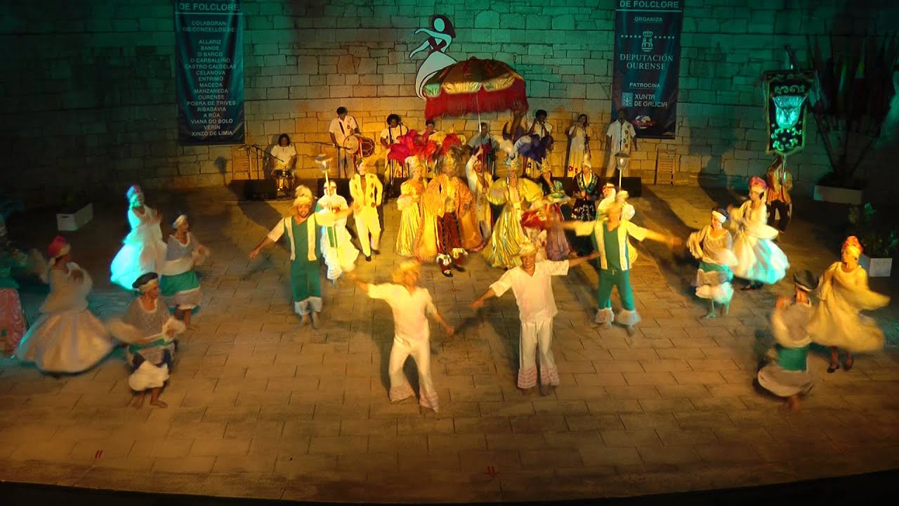 Brazilian folk dance: Maracatu (Afro-Brazilian dance)