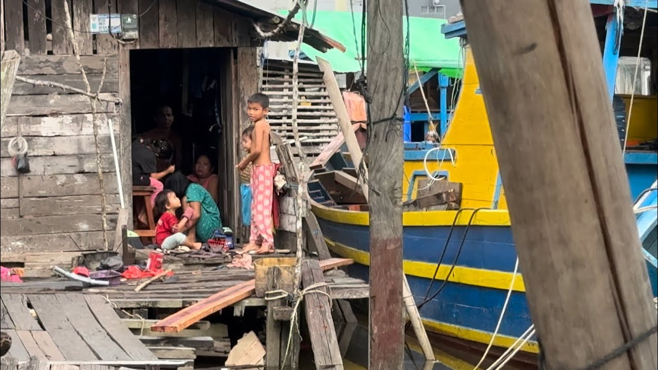 Potret kehidupan nelayan tionghoa di dekat perbatasan temajuk