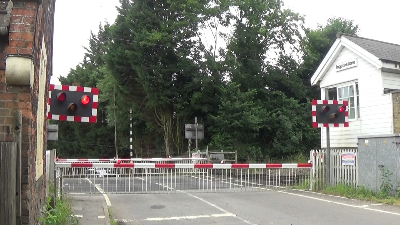 Ingatestone Station LC, Class 360 (2 Tone) (29/06/2017)