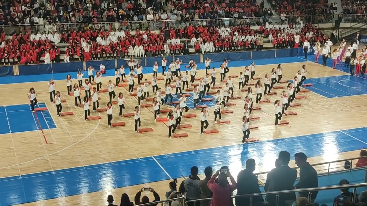 Muhteşem bir step gösterisi. Çorum Hürriyet ilkokulu 23 Nisan..