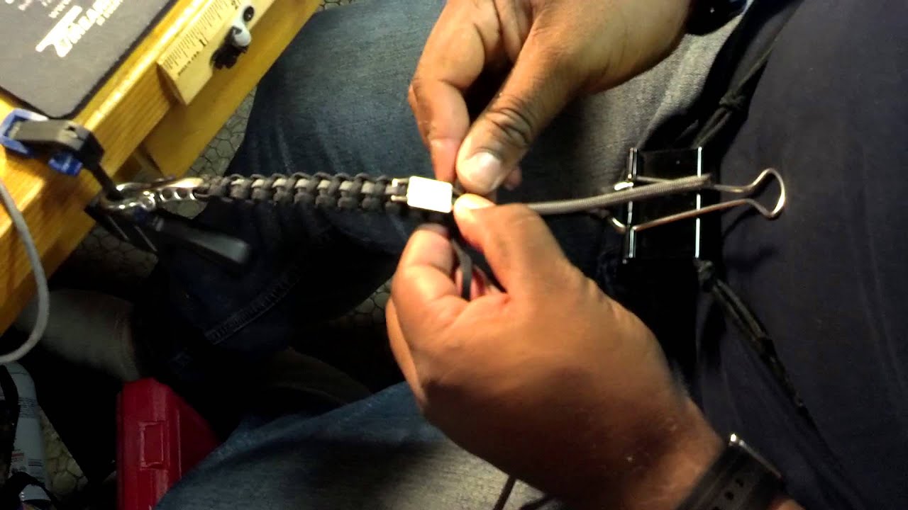 Making a paracord bracelet with custom charm and D Ring Shackle part 3