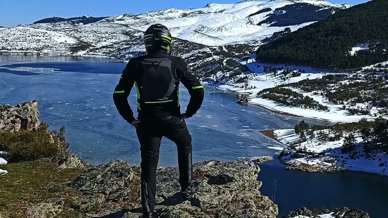 RUTA DE LOS PANTANOS CON LA BMW S1000XR 2023 RODEADOS DE NIEVE