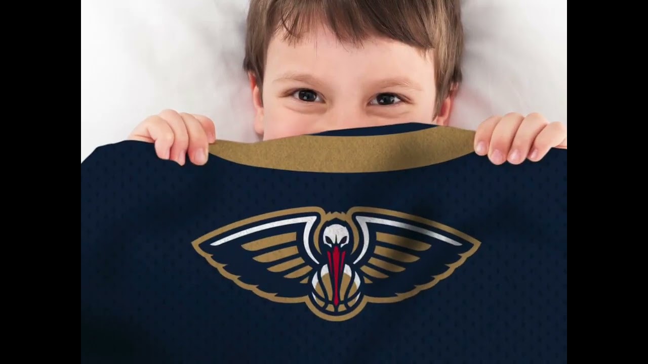 Sleep Squad New Orleans Pelicans Zion Williamson 60&rdquo; x 80&rdquo; Raschel Plush Blanket &ndash; NBA Jersey Throw