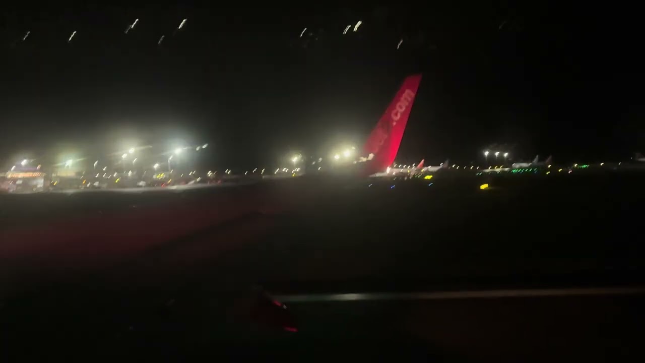Jet2 737-800 G-JZHB late night landing into Newcastle 13/03/2026